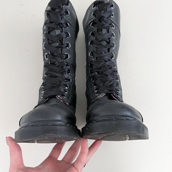 Dr. Martens Grey Leather Triumph Tall Lace Up Fold Over Boot Pink Plaid Size 9 - Picture 4 of 10